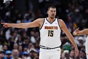 很亏！约基奇顶翻防守打2+1 快船挑战还失败了